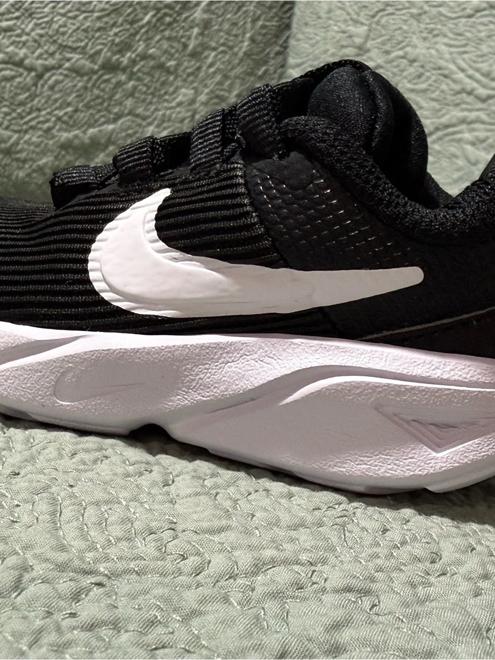 Nike Star Runner 4. Size 5c Black and white